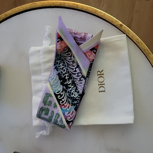 Givenchy Silk Twilly - Picture 1 of 9